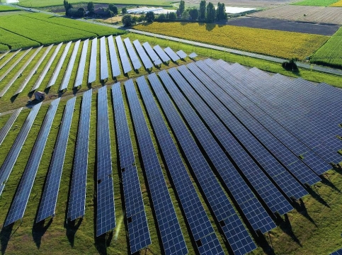 鹿山新材：积极布局新能源产能，2021年太阳能封装胶膜收入翻倍